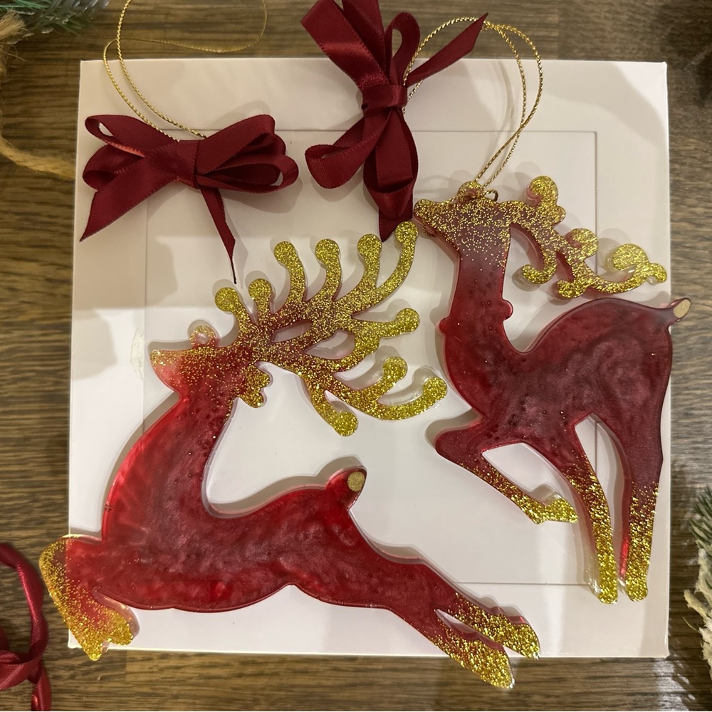 Resin Christmas Ornament Duo – Red & Gold Reindeer Set with Gift Box